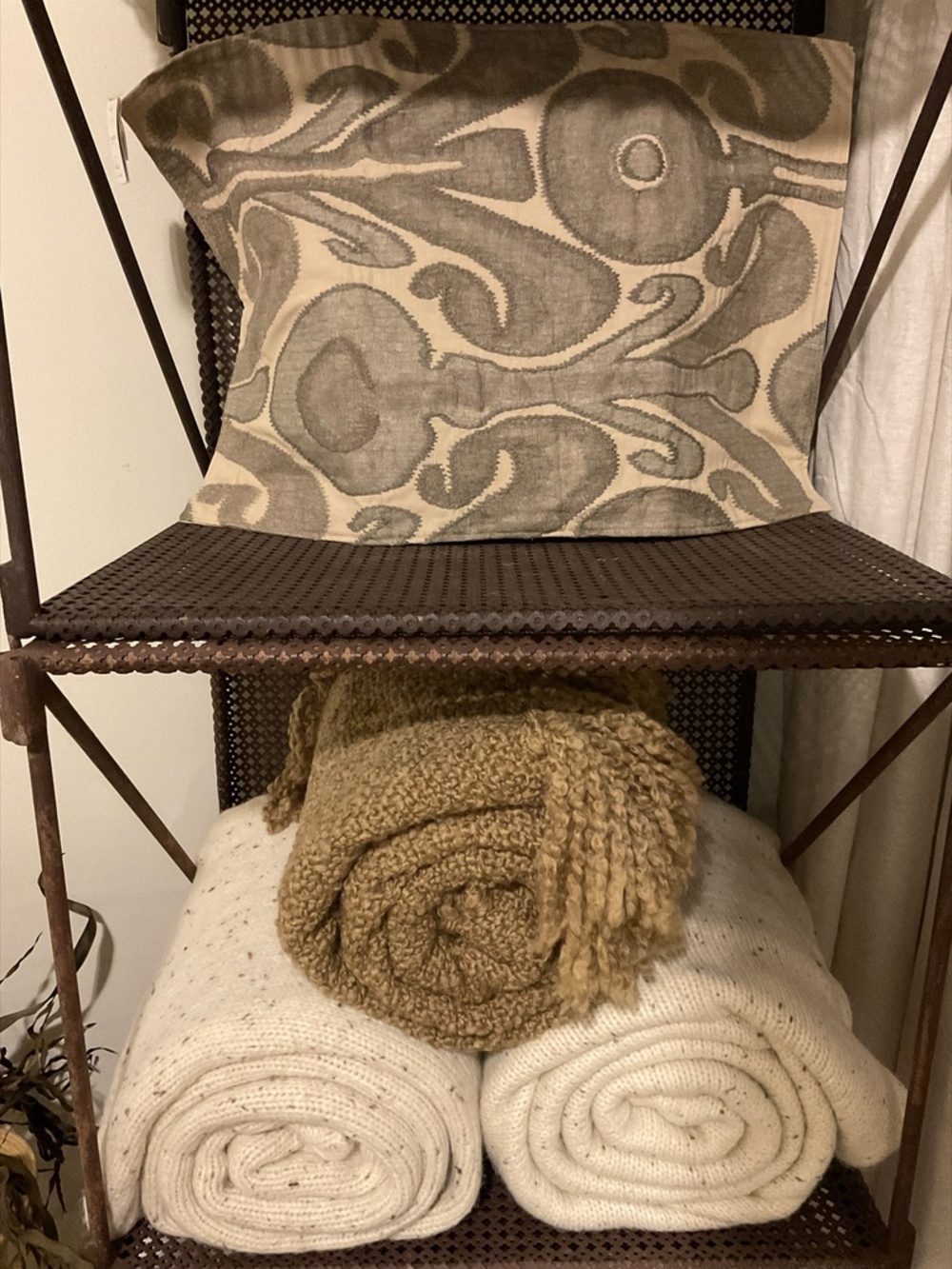 New with Tags Pottery Barn Printed Accent Pillow - Picture 2 of 3